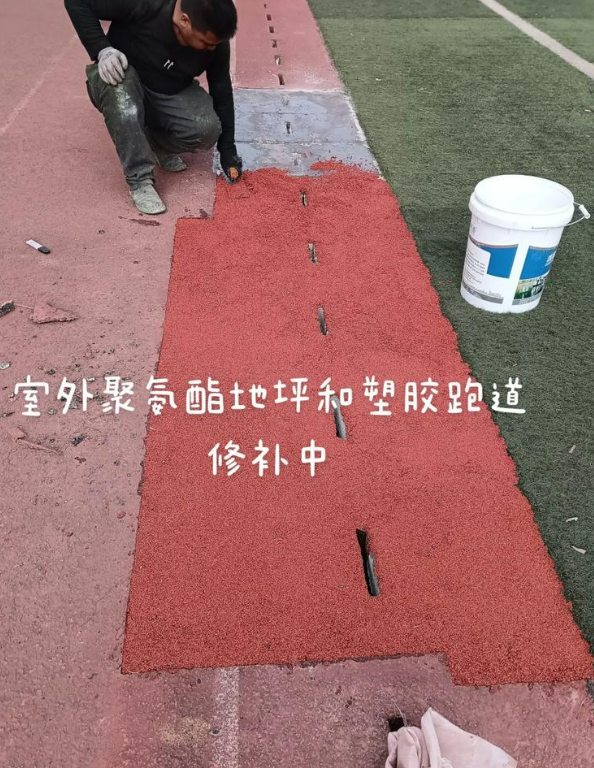 建邺球场地面翻新维修，核心是先诊断破损